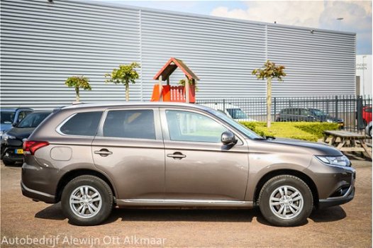 Mitsubishi Outlander - 2.0 PHEV (incl.BTW € 23.950, -) AUTOMAAT, Half Leer/Alcantara, Navi, Keyless - 1