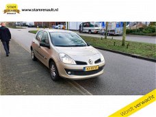 Renault Clio - 1.2 16v Business Line Airco, velgen, trekhaak
