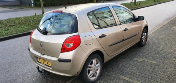 Renault Clio - 1.2 16v Business Line Airco, velgen, trekhaak - 1