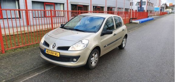 Renault Clio - 1.2 16v Business Line Airco, velgen, trekhaak - 1