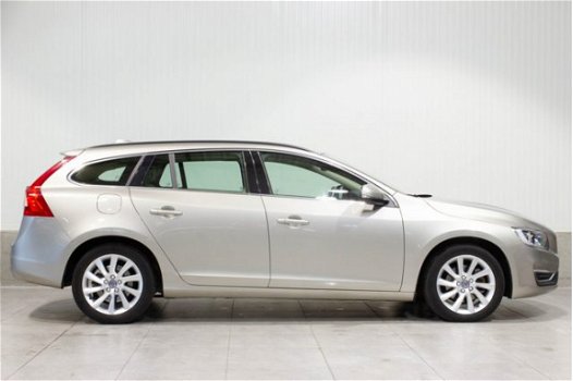 Volvo V60 - Euro6 D3 Aut. Summum Navigatie Leder 150pk - 1