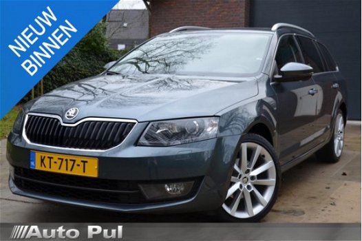 Skoda Octavia Combi - 1.6 TDI Greentech Style Business Automaat/Xenon/Pdc/Ecc/Navi/Panoramadak/Stoel - 1