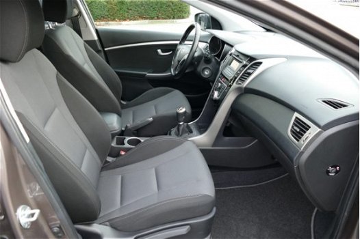 Hyundai i30 - 1.4i i-Drive 5-Deurs 2013 Airco, Led, LM Velgen, Parkeer Sensors - 1