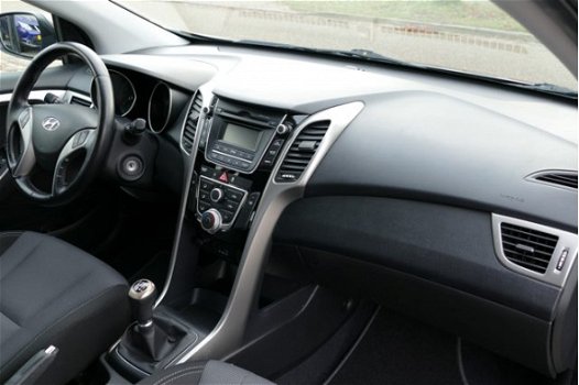 Hyundai i30 - 1.4i i-Drive 5-Deurs 2013 Airco, Led, LM Velgen, Parkeer Sensors - 1