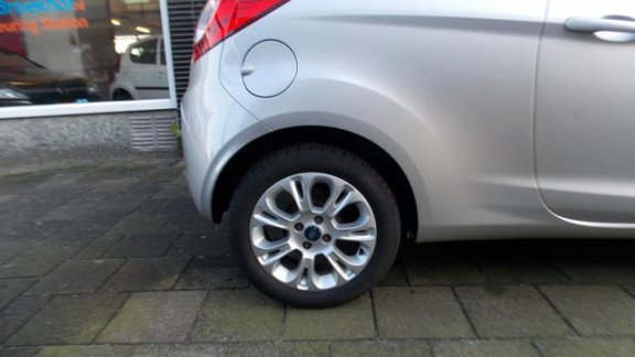 Ford Ka - 1.2 Titanium NIEUWSTAAT MET 79 DKM, AIRCO - 1