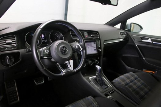 Volkswagen Golf - 1.4 TSI 204pk GTE DSG LED DAB+ Navigatie App-Connect ParkAssist - 1