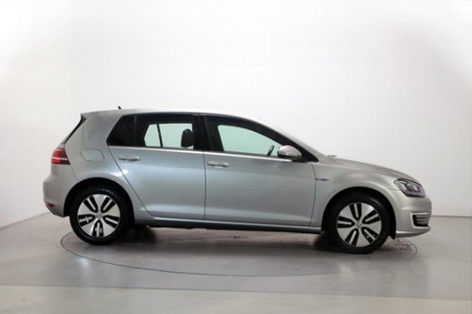 Volkswagen Golf - 1.4 TSI 204pk GTE DSG LED DAB+ Navigatie App-Connect ParkAssist - 1