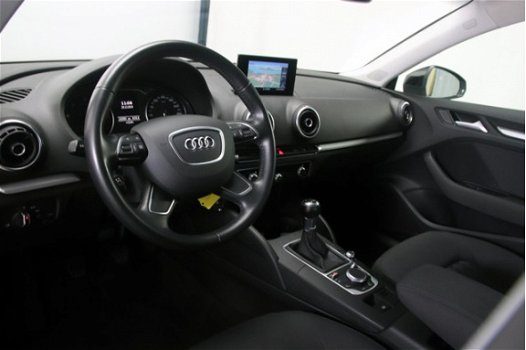 Audi A3 Sportback - 1.6 TDI ultra Attraction Pro Line plus Xenon Navigatie Climate Control Parkeerse - 1