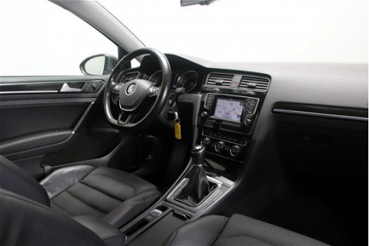 Volkswagen Golf Variant - 1.2 TSI Business Edition 6-bak Half-Leder Stoelverwarming Navigatie - 1