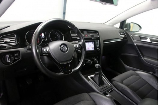 Volkswagen Golf Variant - 1.2 TSI Business Edition 6-bak Half-Leder Stoelverwarming Navigatie - 1