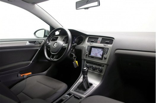 Volkswagen Golf - 1.6 TDI Comfortline BlueMotion 6-bak Navigatie Parkeersensoren Climate Control - 1