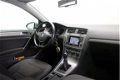 Volkswagen Golf - 1.6 TDI Comfortline BlueMotion 6-bak Navigatie Parkeersensoren Climate Control - 1 - Thumbnail