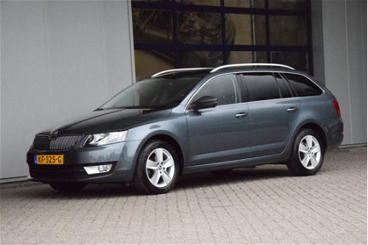 Skoda Octavia Combi - 1.6 TDI Greentech Style navi trekhaak mf-stuur - 1