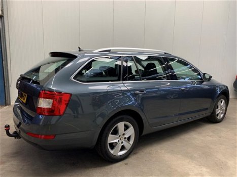 Skoda Octavia Combi - 1.4 TSi 141PK Greentech Elegance Businessline NAVI-XECC-XENON-LMV-PDC-TREKHAAK - 1