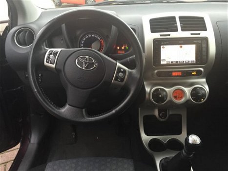 Toyota Urban Cruiser - 1.33 VVT-i Dynamic Navigatie - 1