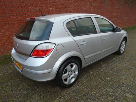 Opel Astra - 1.9 CDTI Edition Climate, Cruise, Distr. VV - 1