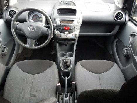Toyota Aygo - 1.0 12V VVT-I 5 deurs airco el ramen afstand bediening privacy - 1
