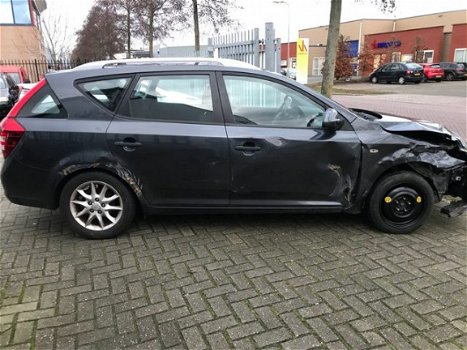 Kia Cee'd - MET SCHADE 1.4 Fifteen ISG - 1