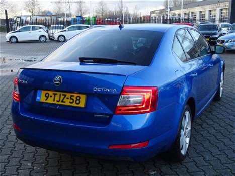 Skoda Octavia - 1.6 TDI Greenline Businessline / Xenon / Leder / Navi / Stoelverw - 1