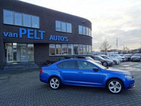 Skoda Octavia - 1.6 TDI Greenline Businessline / Xenon / Leder / Navi / Stoelverw - 1