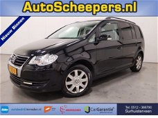 Volkswagen Touran - 2.0 TDI Highline CLIMA/NAVI/CRUISE/TREKHAAK/7ZITS