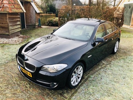 BMW 5-serie - 520i High Executive -LEER-NAVIGATIE-PDC-XENON-SCHUIFDAK - 1