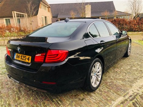 BMW 5-serie - 520i High Executive -LEER-NAVIGATIE-PDC-XENON-SCHUIFDAK - 1