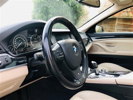 BMW 5-serie - 520i High Executive -LEER-NAVIGATIE-PDC-XENON-SCHUIFDAK - 1