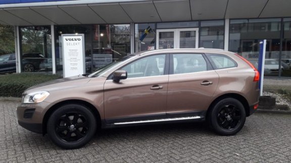 Volvo XC60 - 2.4 D5 AWD Summum / Adaptieve cruise control / BLIS / Gelamineerd glas - 1