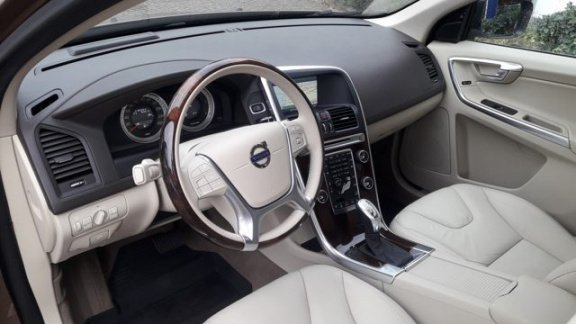 Volvo XC60 - 2.4 D5 AWD Summum / Adaptieve cruise control / BLIS / Gelamineerd glas - 1