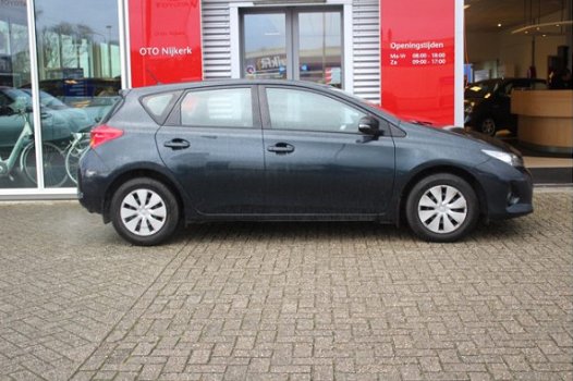 Toyota Auris - 1.6 Now 5 deurs met stoelverwarming - 1