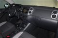 Volkswagen Tiguan - 1.4 TSI 160pk Life / Navigatie / Cruise control / Xenon - 1 - Thumbnail
