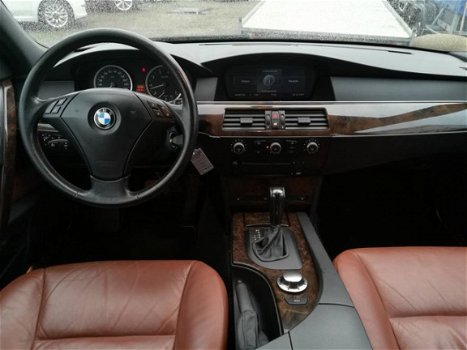 BMW 5-serie - 520i Special Edition Leder/Nav/PDC/18inch - 1