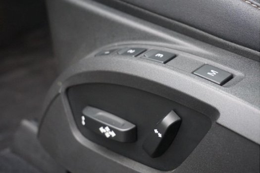 Volvo V50 - 2.0 145pk SPORT High Performance Audio/RTI/USB/AUX/Bluetooth - 1