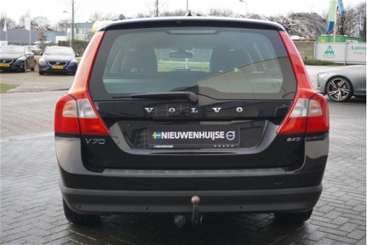 Volvo V70 - 2.4D Kinetic Trekhaak, stoelverwarming, navi - 1