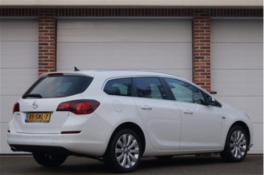 Opel Astra Sports Tourer - 1.4 Turbo Cosmo Climate, Cruise, Navi, PDC, Afn. Trekhaak - 1