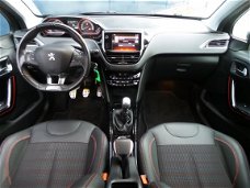 Peugeot 2008 - 1.2 130pk 6-bak GT-Line Navigatie en Climate en Stoere Uitvoering