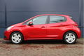 Peugeot 208 - 1.2 82 pk Signature / Navigatie / Parkeerhulp / Apple Car Play - 1 - Thumbnail