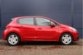 Peugeot 208 - 1.2 82 pk Signature / Navigatie / Parkeerhulp / Apple Car Play - 1 - Thumbnail