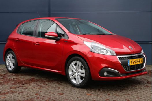 Peugeot 208 - 1.2 82 pk Signature / Navigatie / Parkeerhulp / Apple Car Play - 1