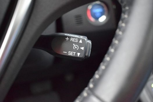 Toyota Auris Touring Sports - 1.8 Hybrid 136pk Lease automaat | Panoramadak | Navigatie | Climate- & - 1
