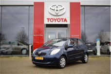 Toyota Yaris - 1.3 VVT-i 88pk Sol automaat | Airco | Trekhaak | Uniek weinig km |