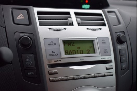 Toyota Yaris - 1.3 VVT-i 88pk Sol automaat | Airco | Trekhaak | Uniek weinig km | - 1