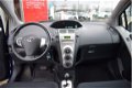 Toyota Yaris - 1.3 VVT-i 88pk Sol automaat | Airco | Trekhaak | Uniek weinig km | - 1 - Thumbnail