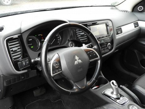 Mitsubishi Outlander - 2.0 PHEV Aut. Executive Edition INCL.BTW/NAVI+CAMERA/XENON/LMV - 1