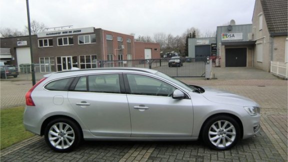 Volvo V60 - 2.0 D4 181PK Summum Euro 6 Adapt. Cruise Blis Leder Navi Pdc V+A 17'' Lmv enz. GEEN AFLE - 1