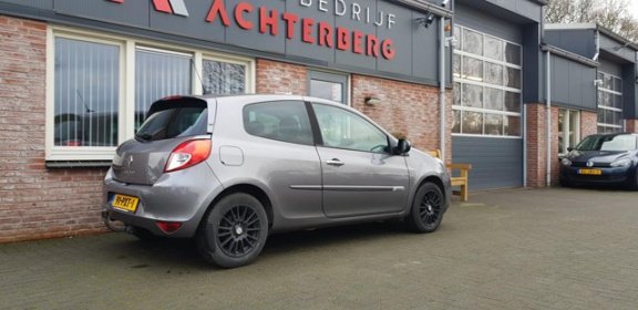 Renault Clio - 1.5 dCi Parisienne Navigatie Airco Cruise Control - 1