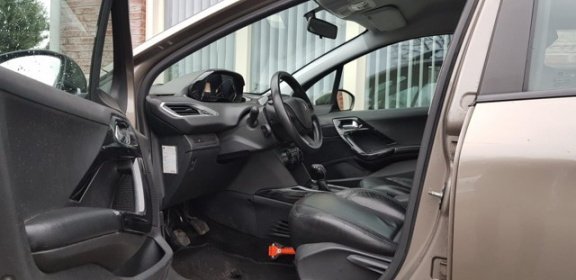 Peugeot 2008 - 1.2 VTi Access Leer Airco Cruise Control - 1