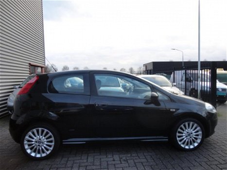 Fiat Grande Punto - 1.4-16V Sport 3 deurs, AIRCO, technisch 100% en rijd, remt nog super - 1