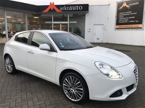 Alfa Romeo Giulietta - 1.4 T Distinctive Navi Cruise Telefoon Parkeersensoren - 1